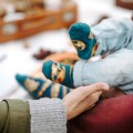 Niemowlęce skarpety w rozmiarze 14-19 z kolekcji francuskiej w palety malarskie i pędzle